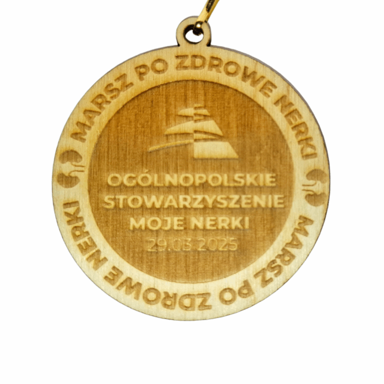 Drewniany medal okolicznościowy personalizowany 59 mm x 65 mm z zawieszką