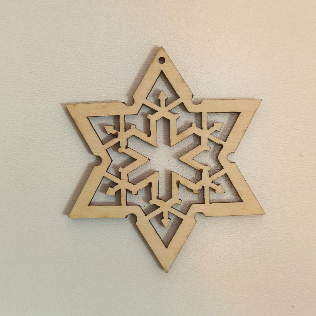 BS02 Drewniana Bombka Ażurowa Śnieżynka