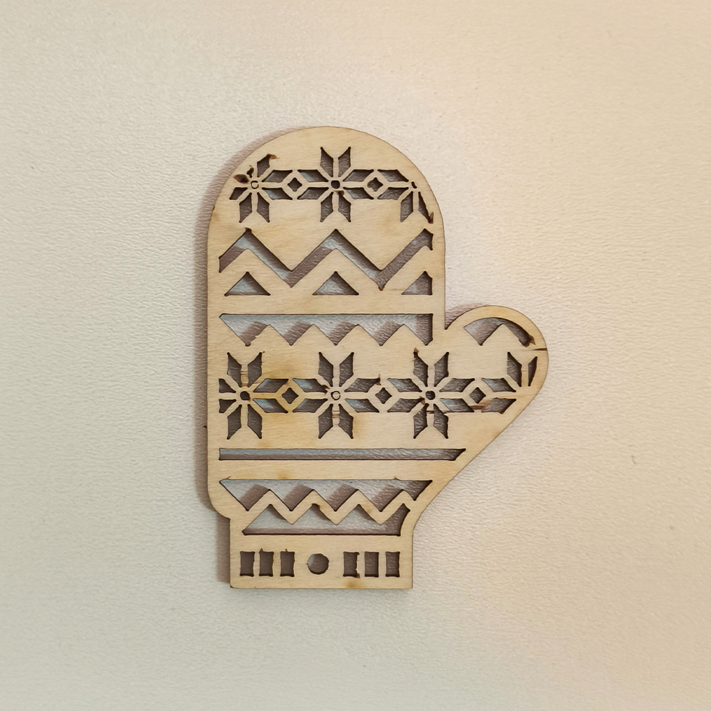 BS07 Drewniana Bombka Norweska Rękawiczka